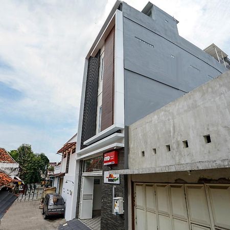 Super Oyo Capital O 614 Graha 8 Syariah Hotell Surabaya Exteriör bild