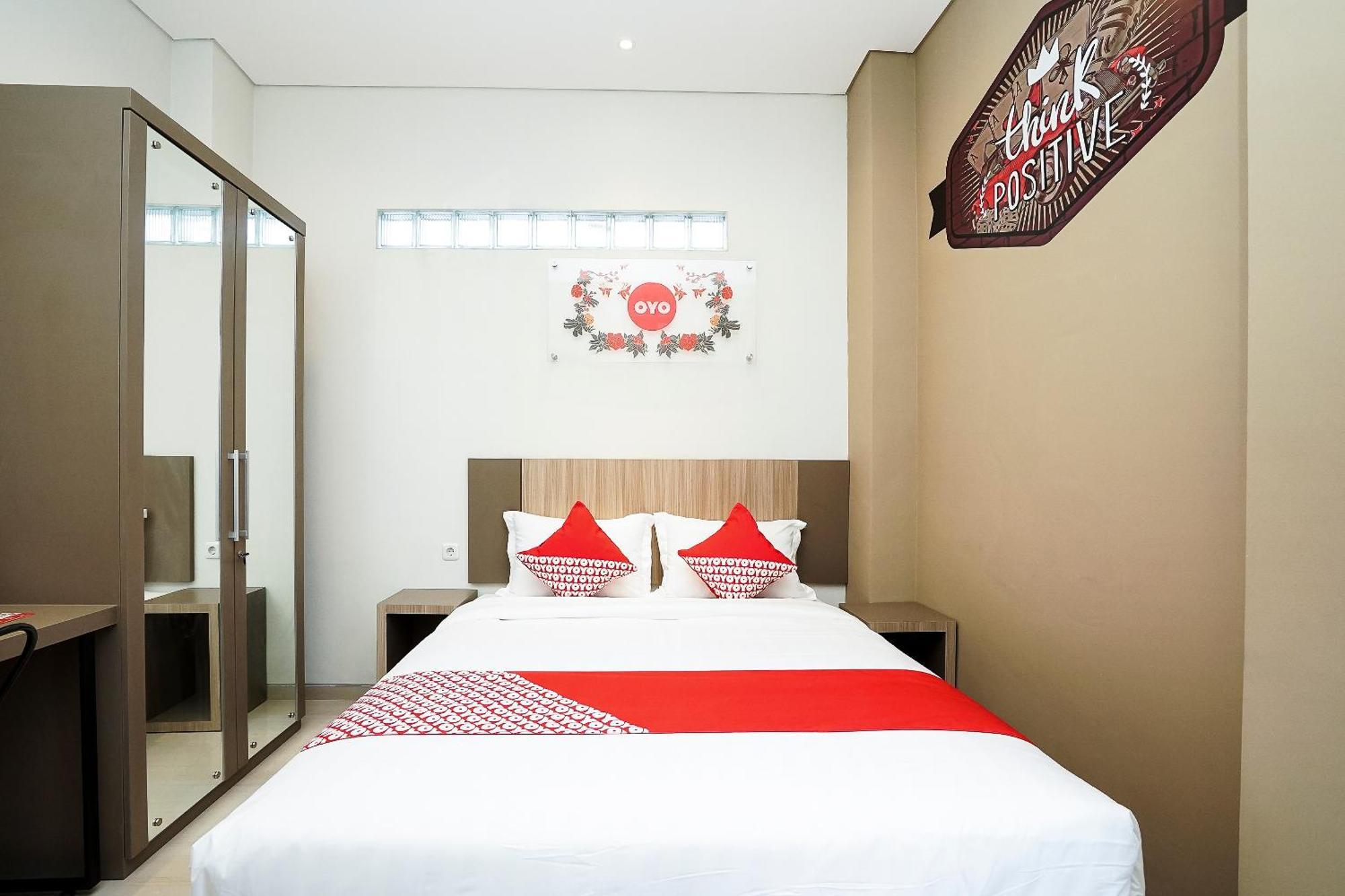 Super Oyo Capital O 614 Graha 8 Syariah Hotell Surabaya Exteriör bild