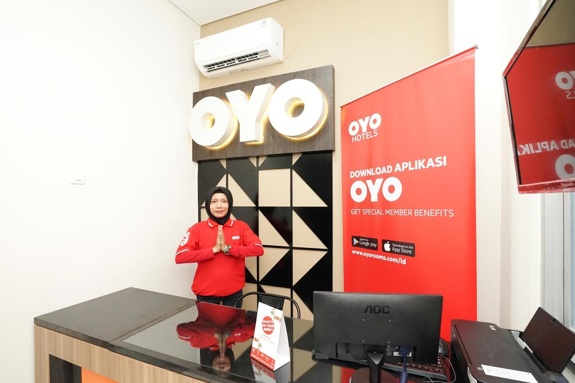 Super Oyo Capital O 614 Graha 8 Syariah Hotell Surabaya Exteriör bild