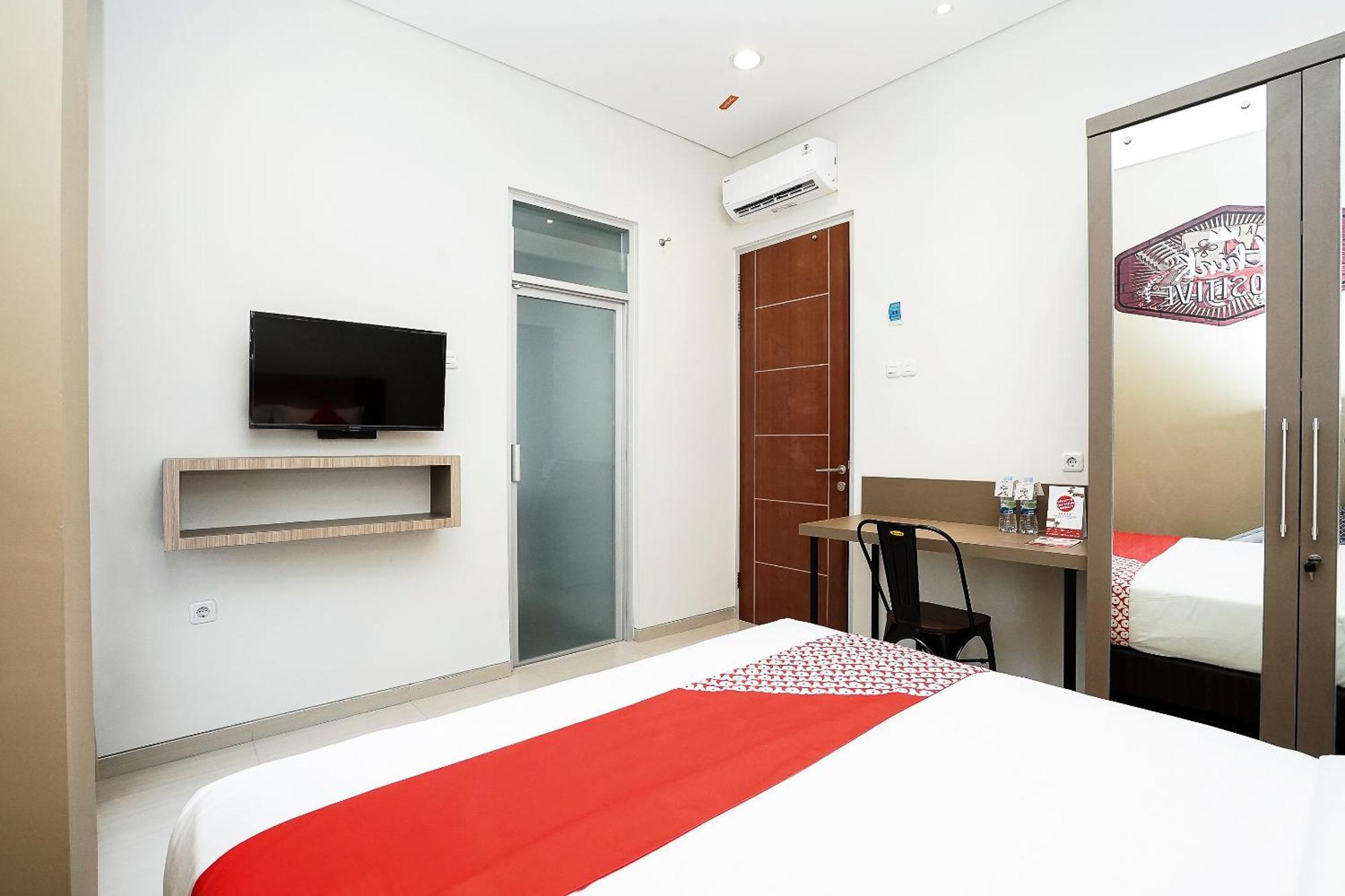 Super Oyo Capital O 614 Graha 8 Syariah Hotell Surabaya Exteriör bild