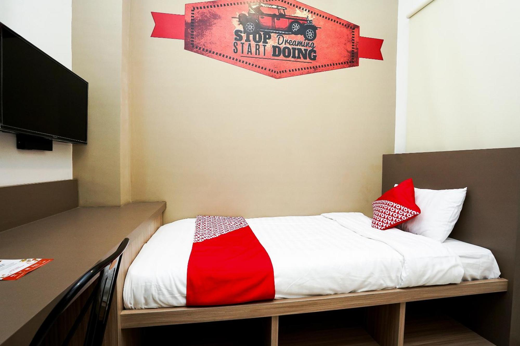 Super Oyo Capital O 614 Graha 8 Syariah Hotell Surabaya Exteriör bild