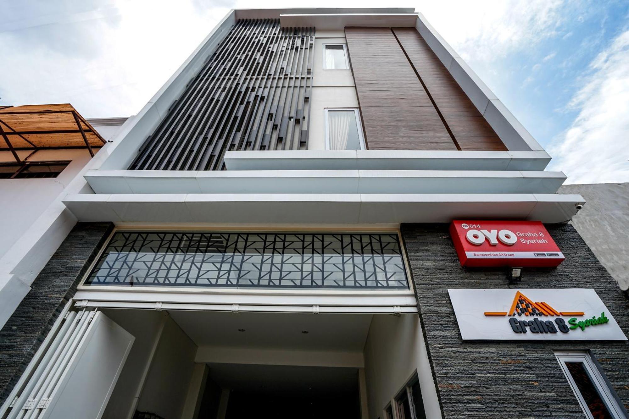 Super Oyo Capital O 614 Graha 8 Syariah Hotell Surabaya Exteriör bild