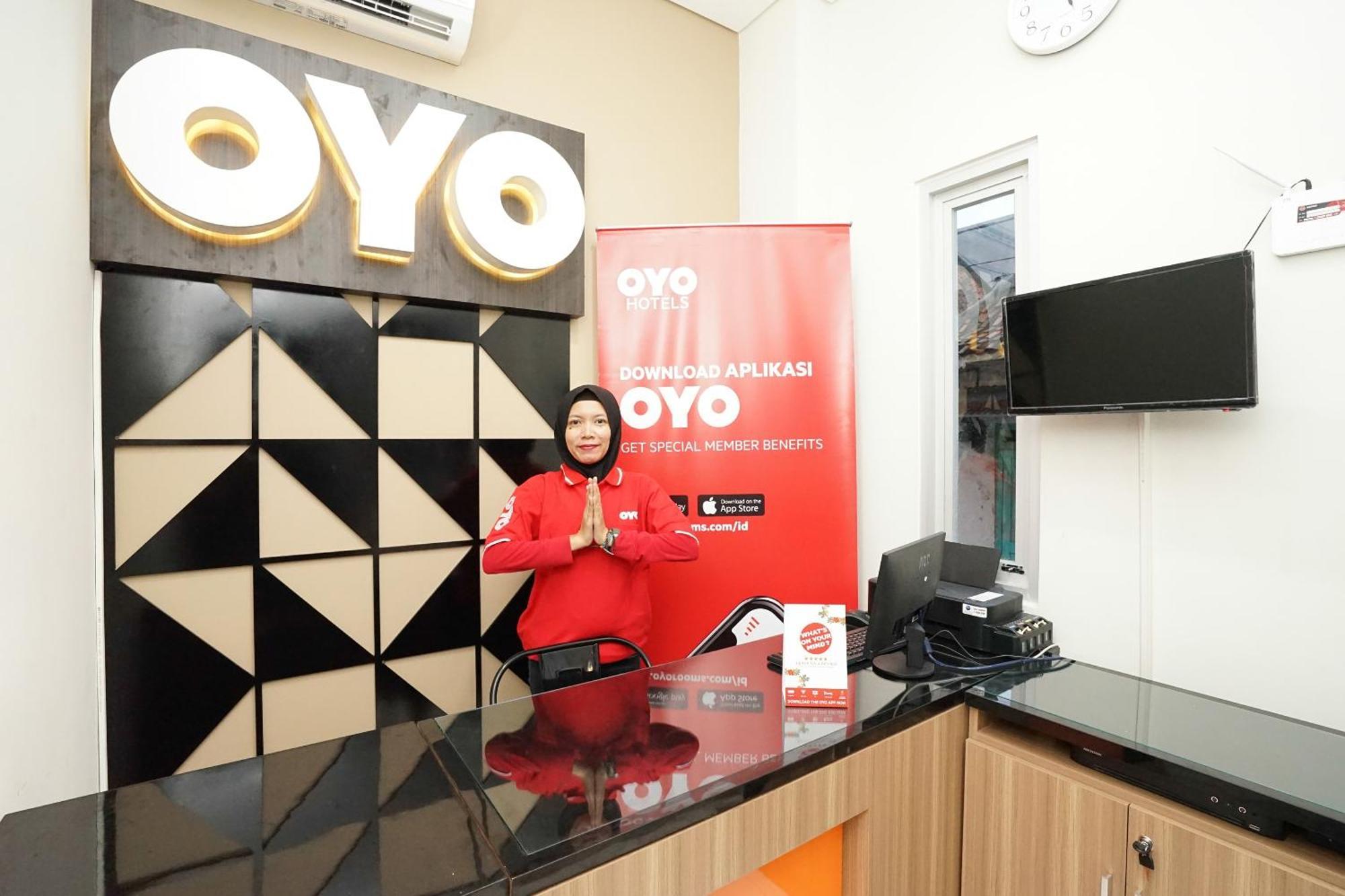Super Oyo Capital O 614 Graha 8 Syariah Hotell Surabaya Exteriör bild