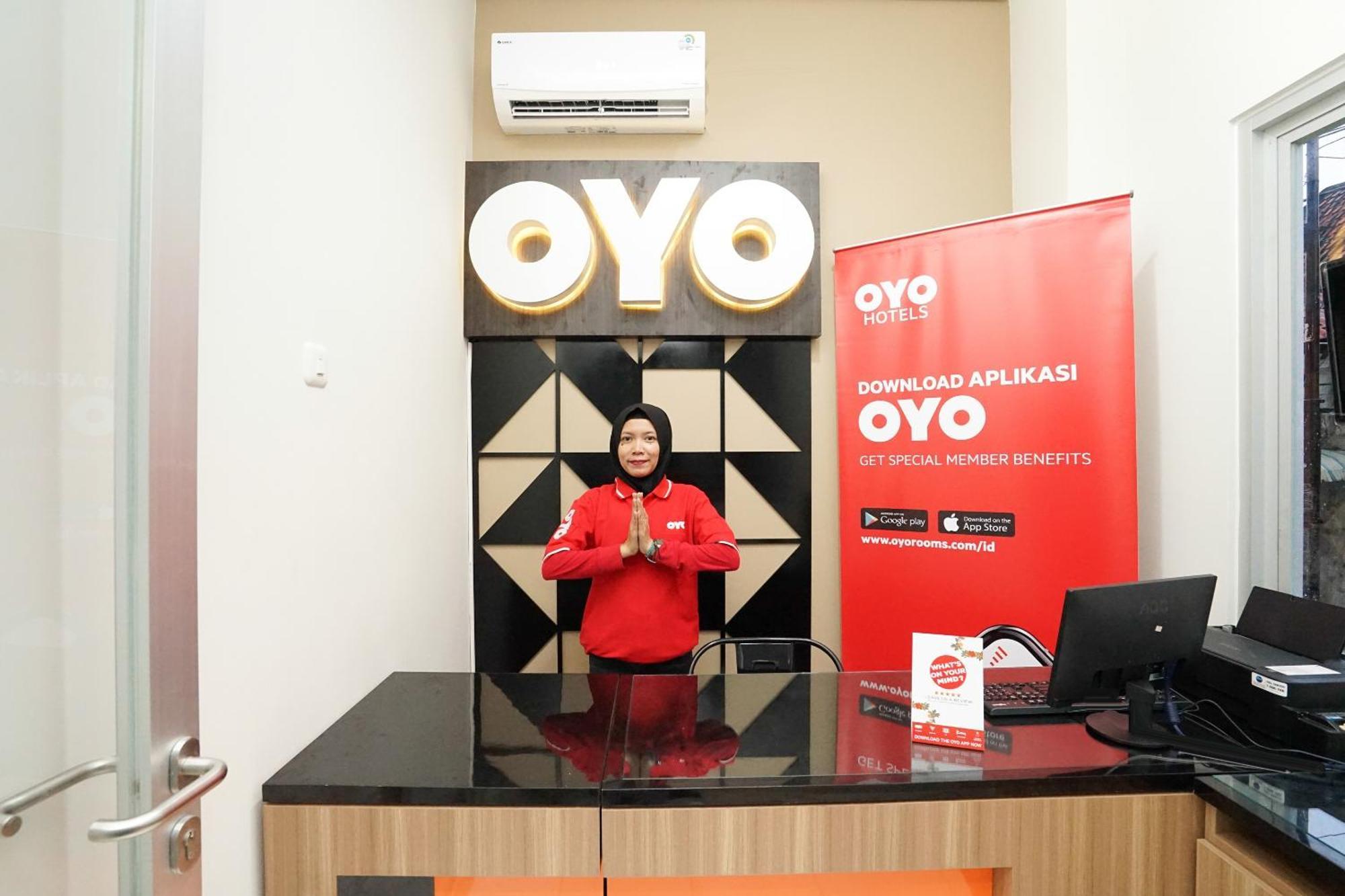 Super Oyo Capital O 614 Graha 8 Syariah Hotell Surabaya Exteriör bild