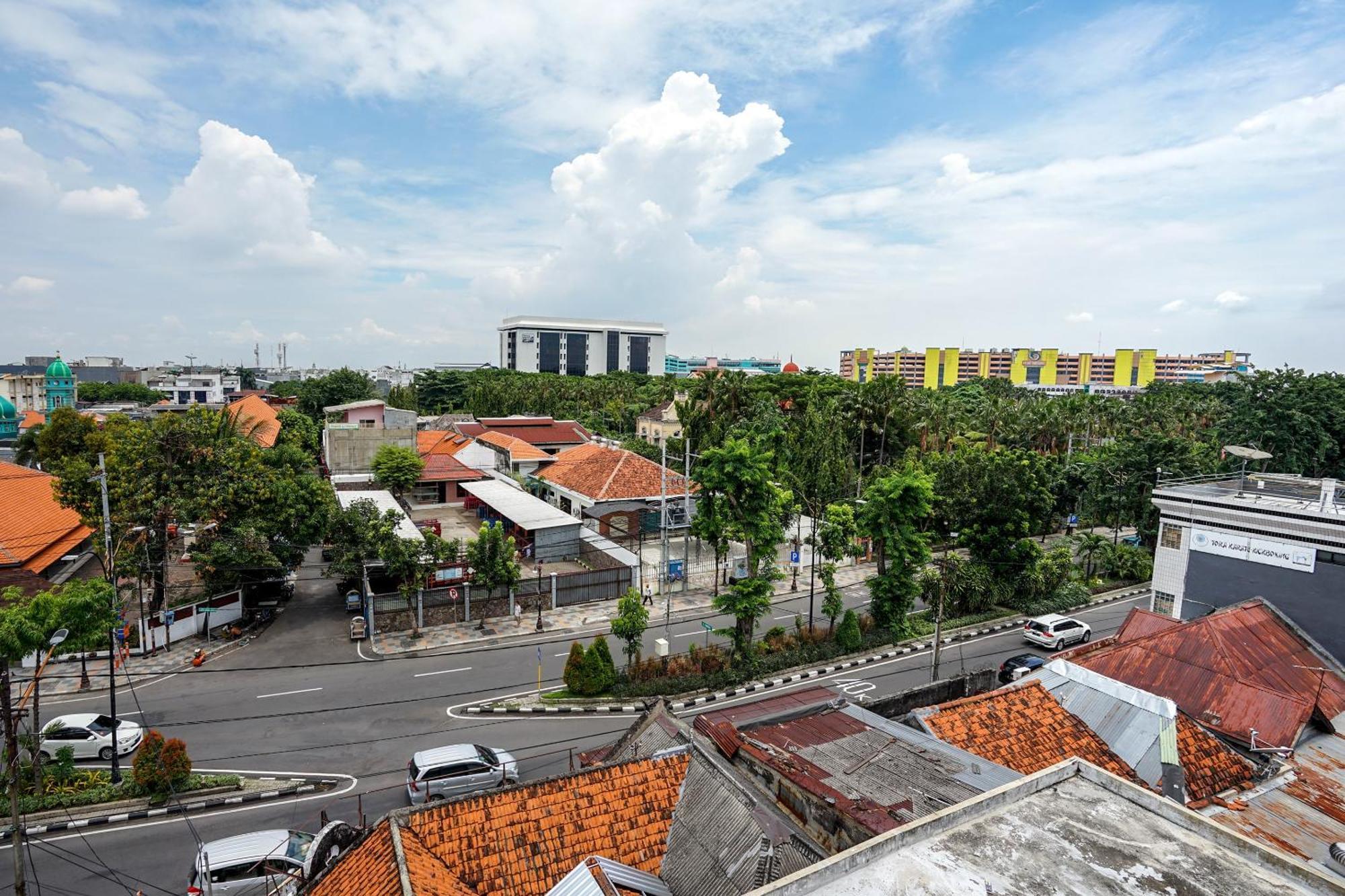 Super Oyo Capital O 614 Graha 8 Syariah Hotell Surabaya Exteriör bild