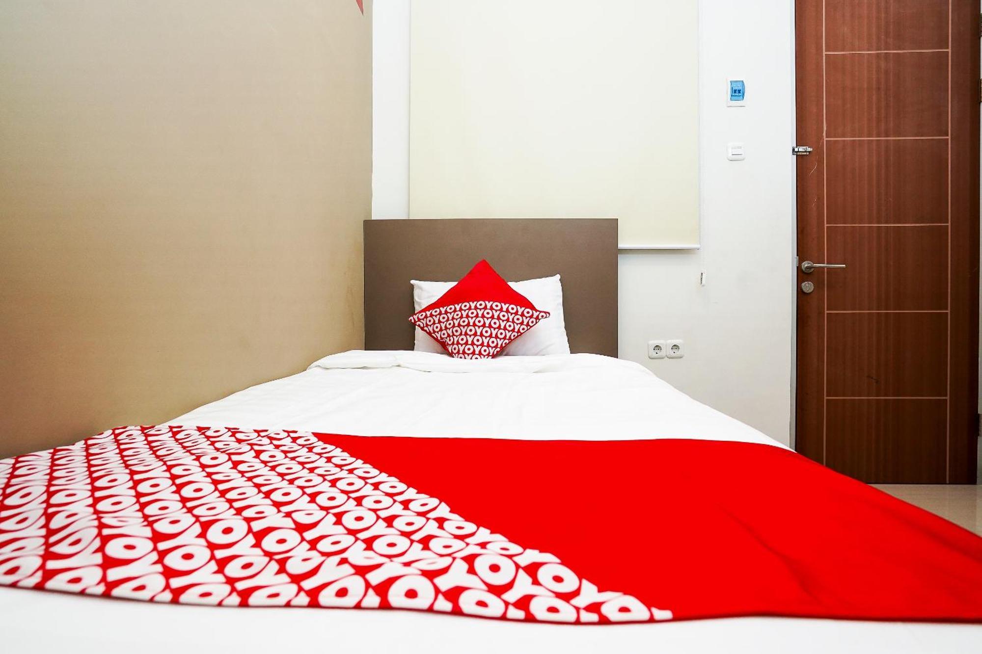 Super Oyo Capital O 614 Graha 8 Syariah Hotell Surabaya Exteriör bild