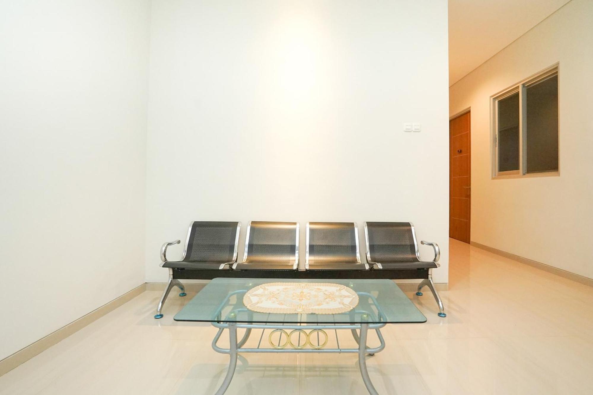 Super Oyo Capital O 614 Graha 8 Syariah Hotell Surabaya Exteriör bild