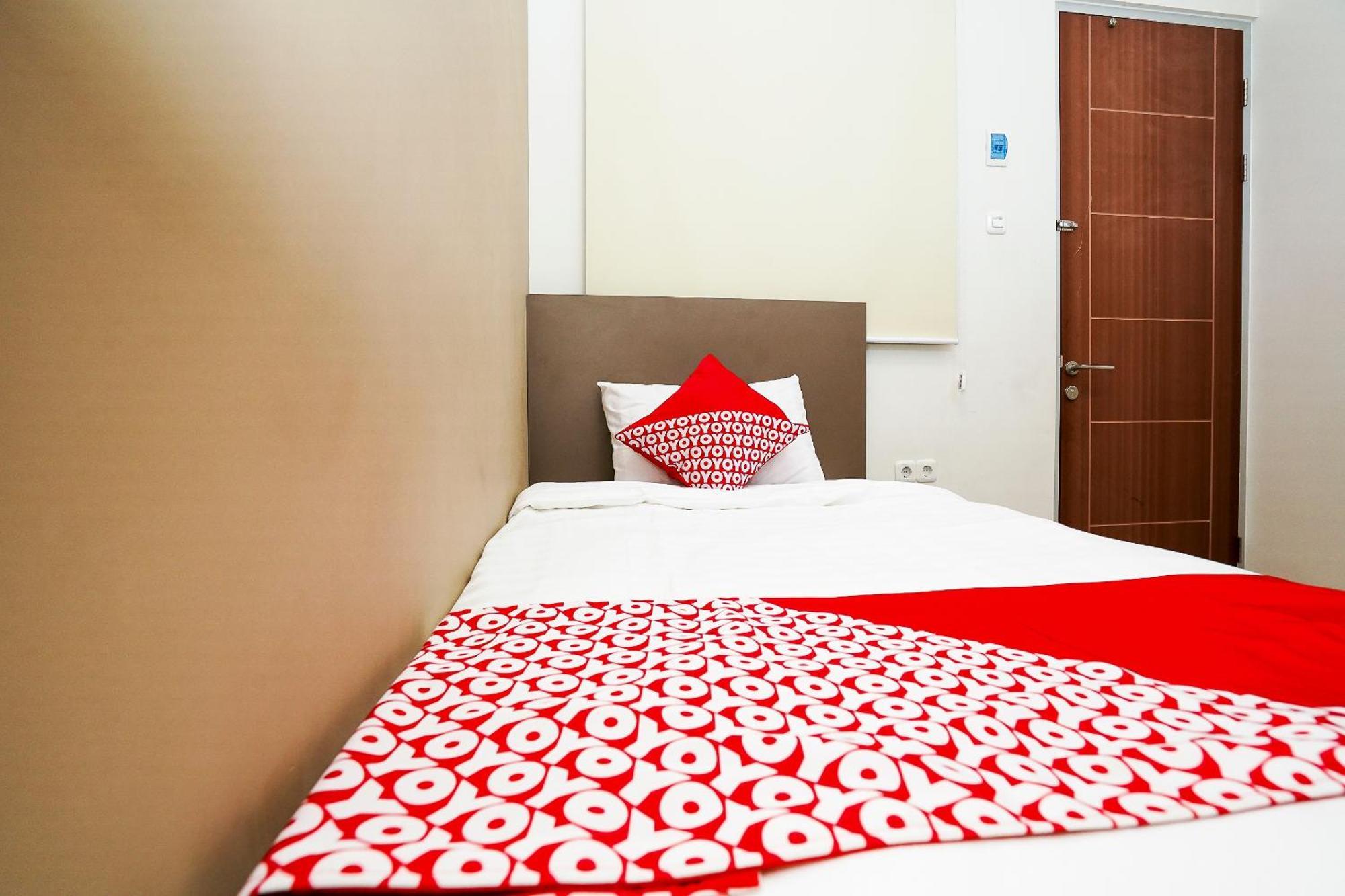 Super Oyo Capital O 614 Graha 8 Syariah Hotell Surabaya Exteriör bild